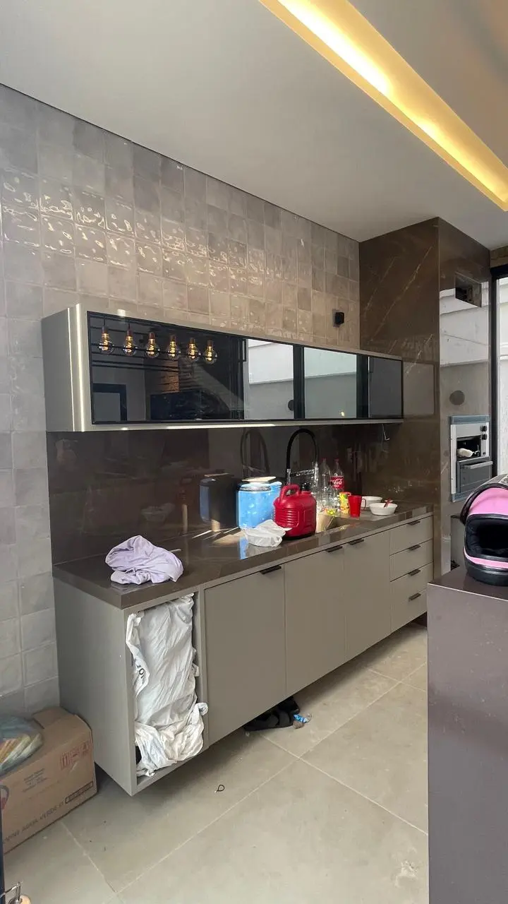 Cozinha com marcenaria de alto padrão