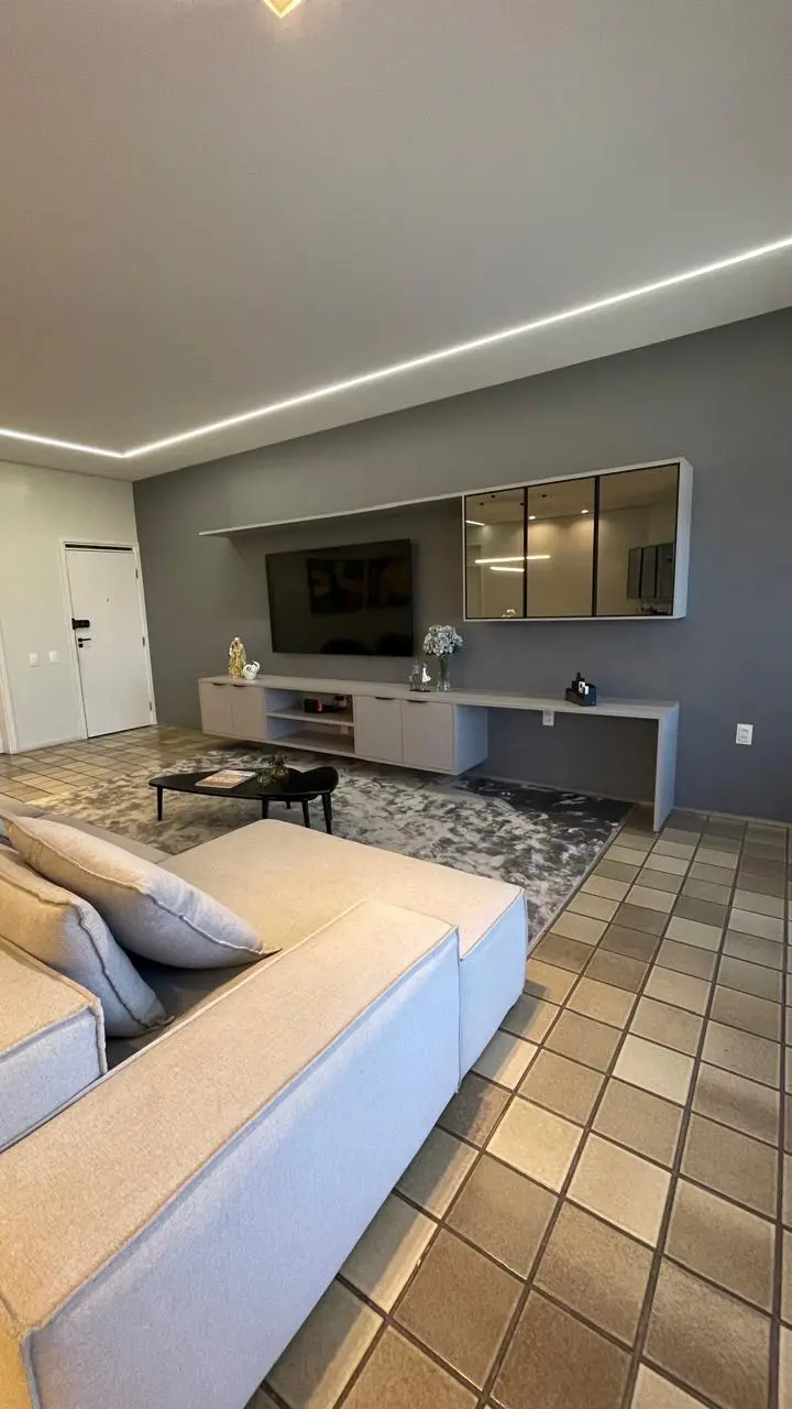 Sala de estar com armário embutido